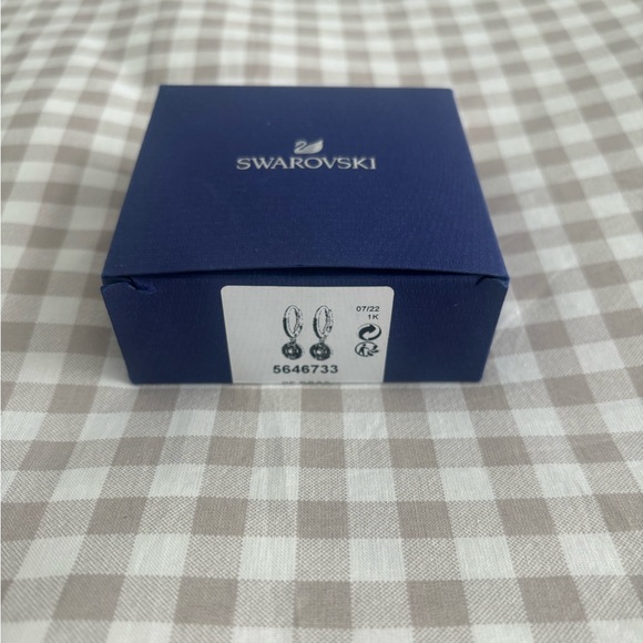 ‼️SOLD‼️ Swarovski Sparkling Dance drop earrings - Picture 5 of 6